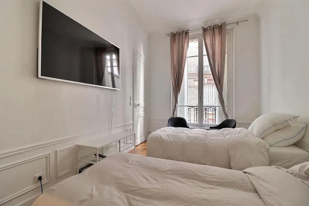 Luxury 3 Bedrooms Near Champs Elysees *