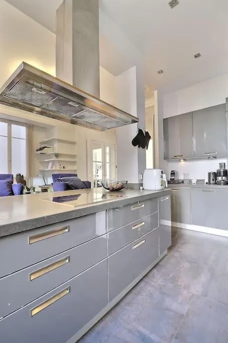 Luxury 3 Bedrooms Near Champs Elysees * 파리