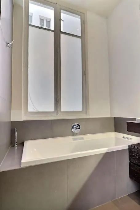 Apartment Luxury 3 Bedrooms Near Champs Elysees *