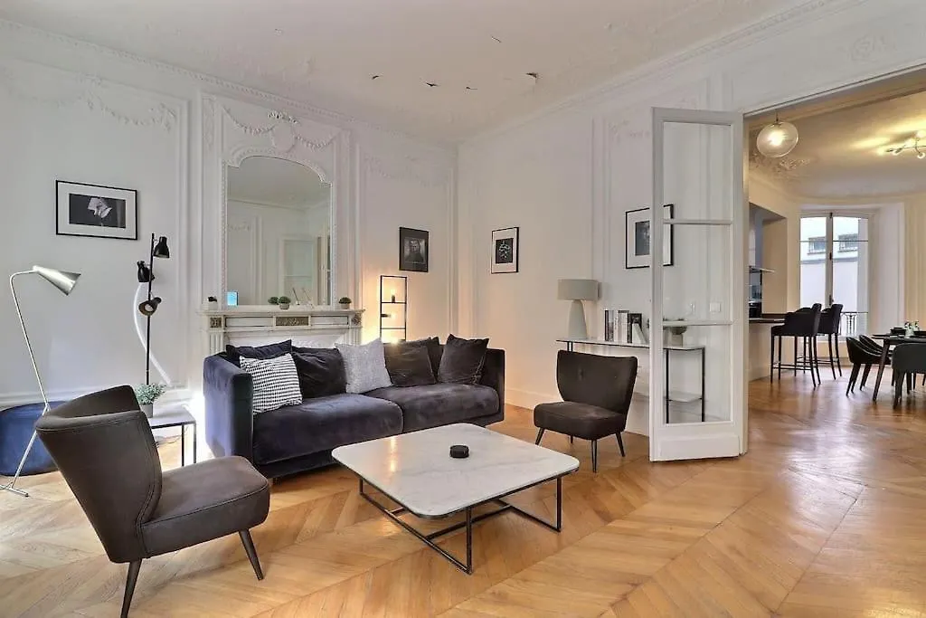 Luxury 3 Bedrooms Near Champs Elysees 아파트 파리