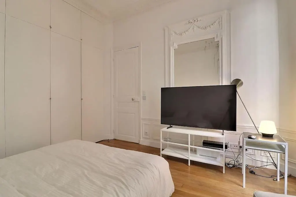 Apartment Luxury 3 Bedrooms Near Champs Elysees Paris