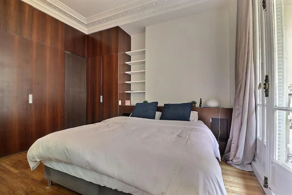 Luxury 3 Bedrooms Near Champs Elysees * Paris