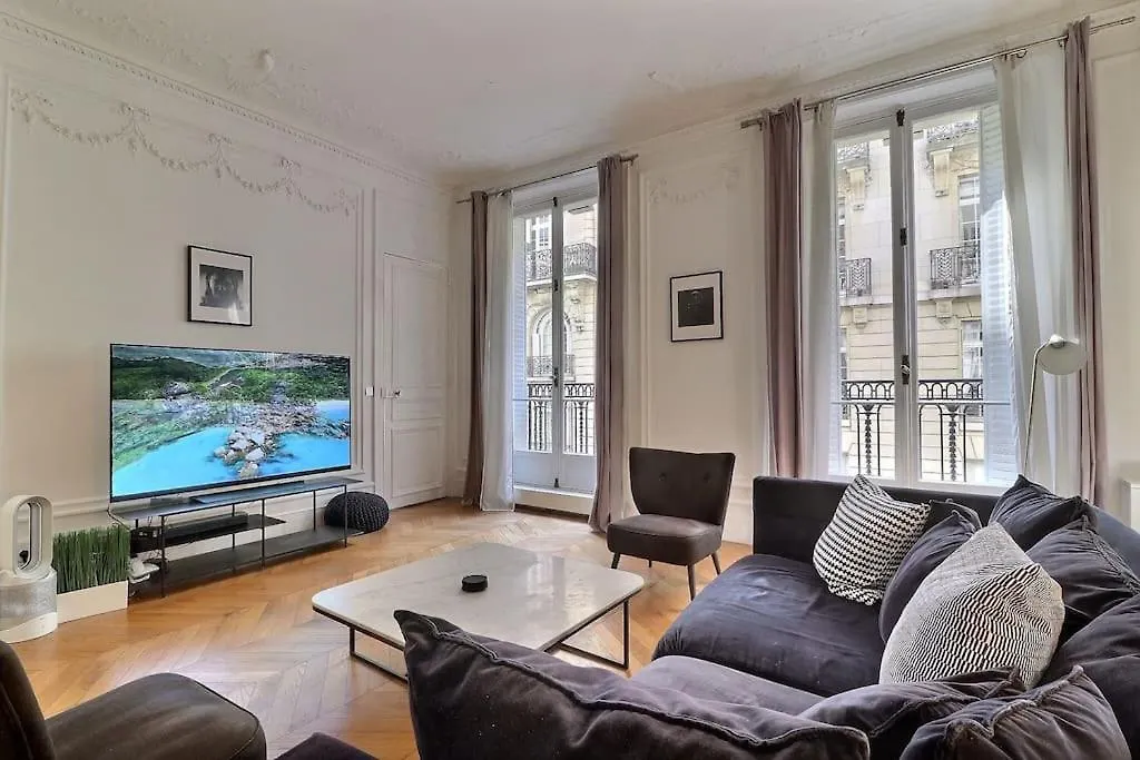 Luxury 3 Bedrooms Near Champs Elysees 파리