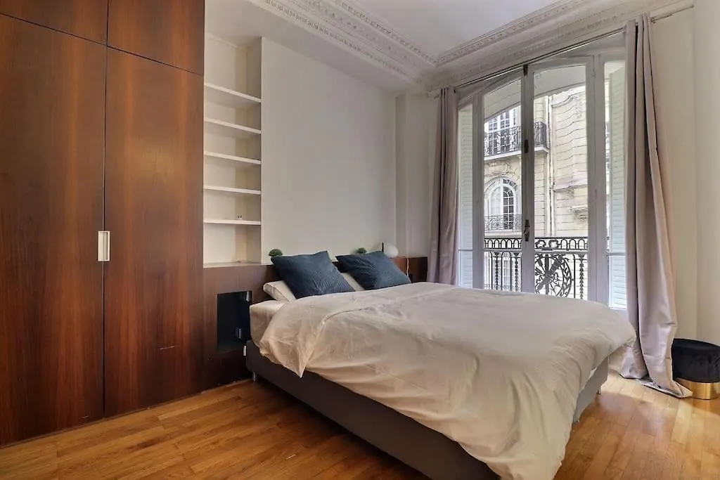 Апартаменты Luxury 3 Bedrooms Near Champs Elysees *